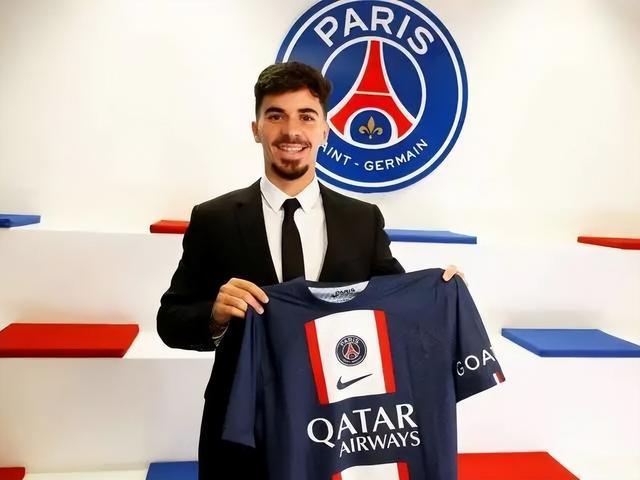 现出极高的 现出极高的