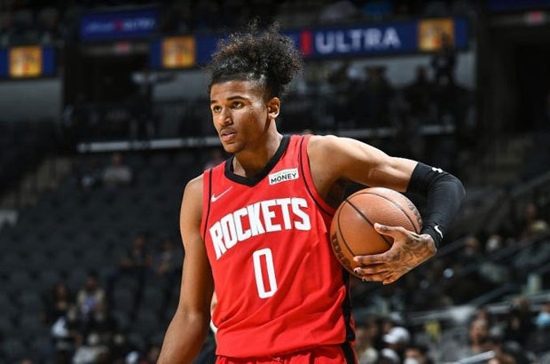 而与此形成 而与此形成