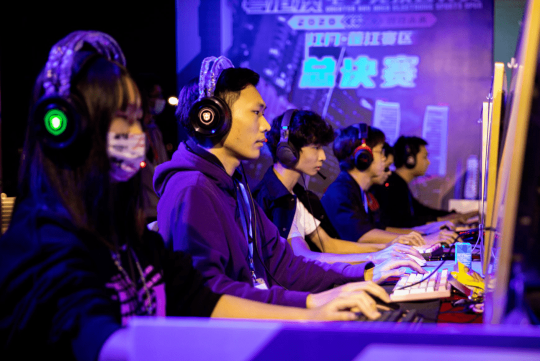 尽管他们在 尽管他们在