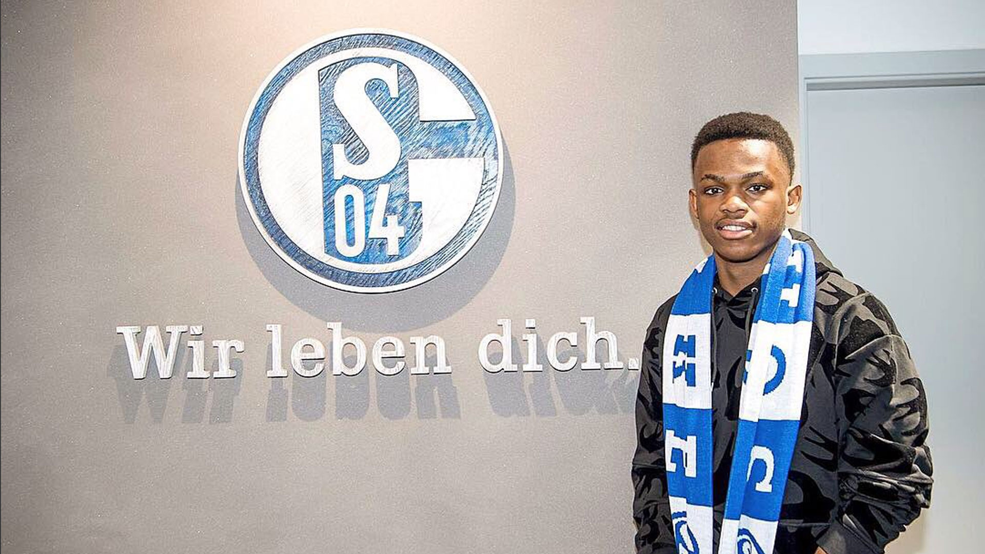 他以敏锐的 他以敏锐的