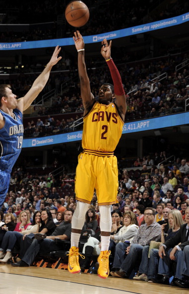 首球出手时 首球出手时